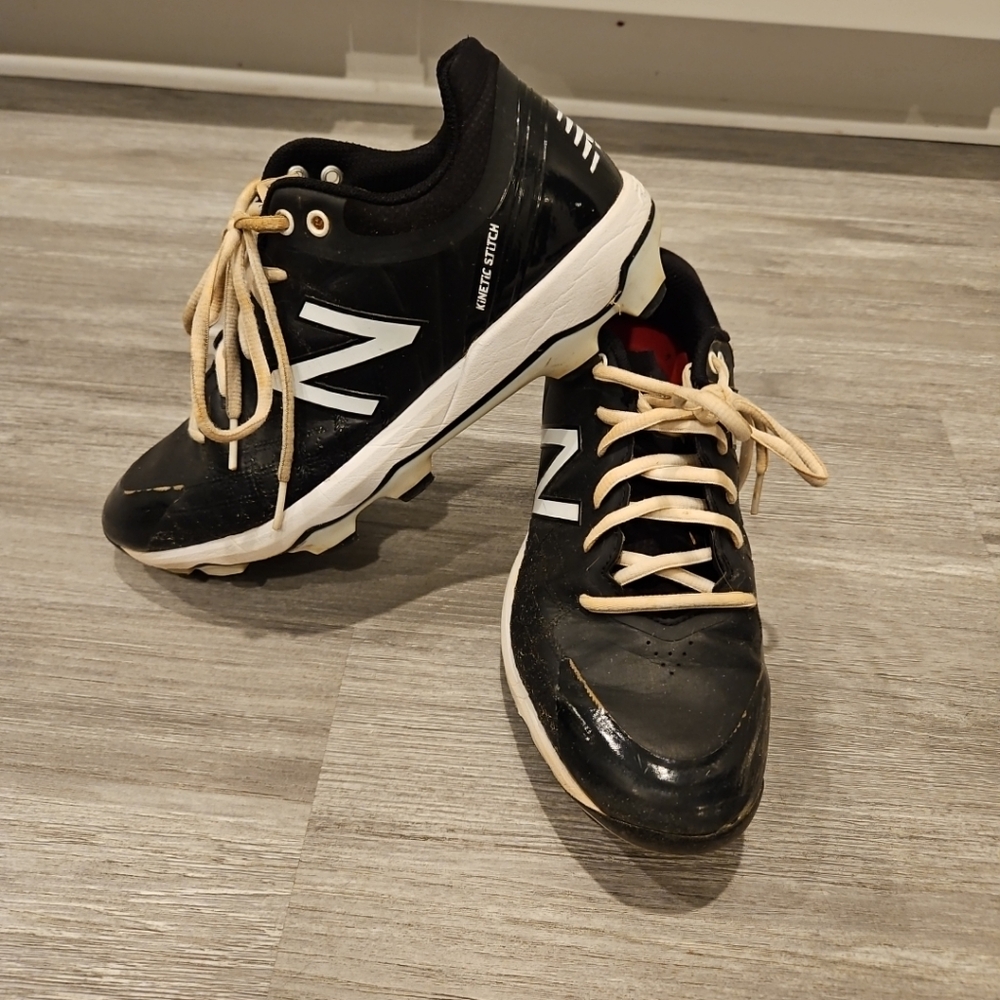 New Balance Black Sneakers